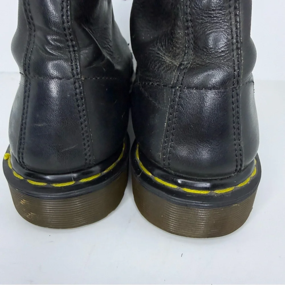Dr. Martens Air Wair Original Lace Up Black Boot‎ Mens Size 8 or Womens size 10